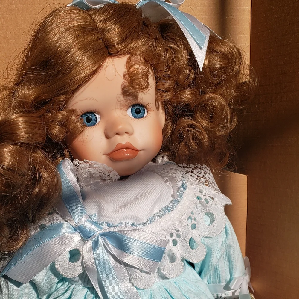 Collection doll - Picture 2 of 6